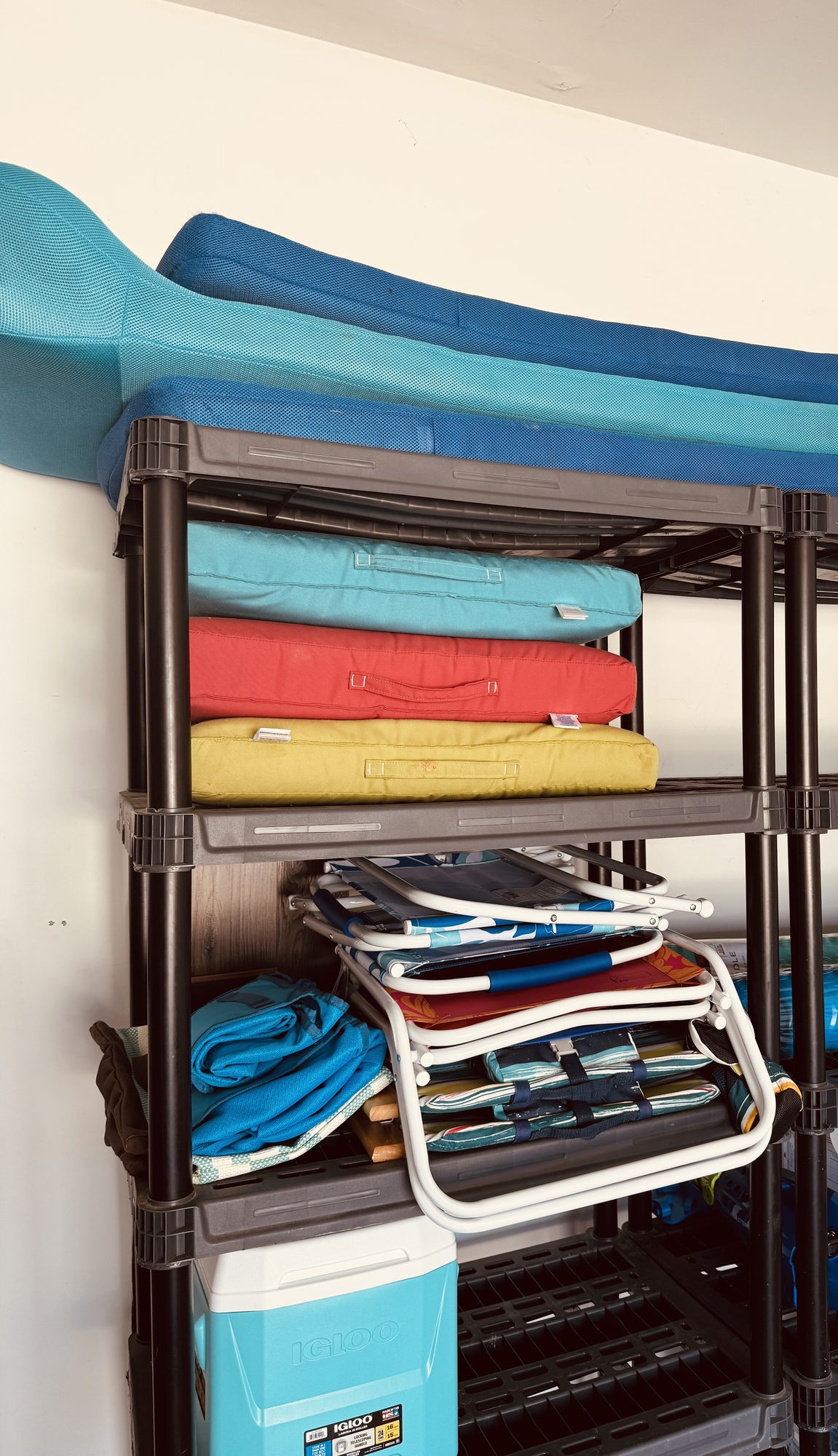 Beach gear supplied for guest use on storage shelves