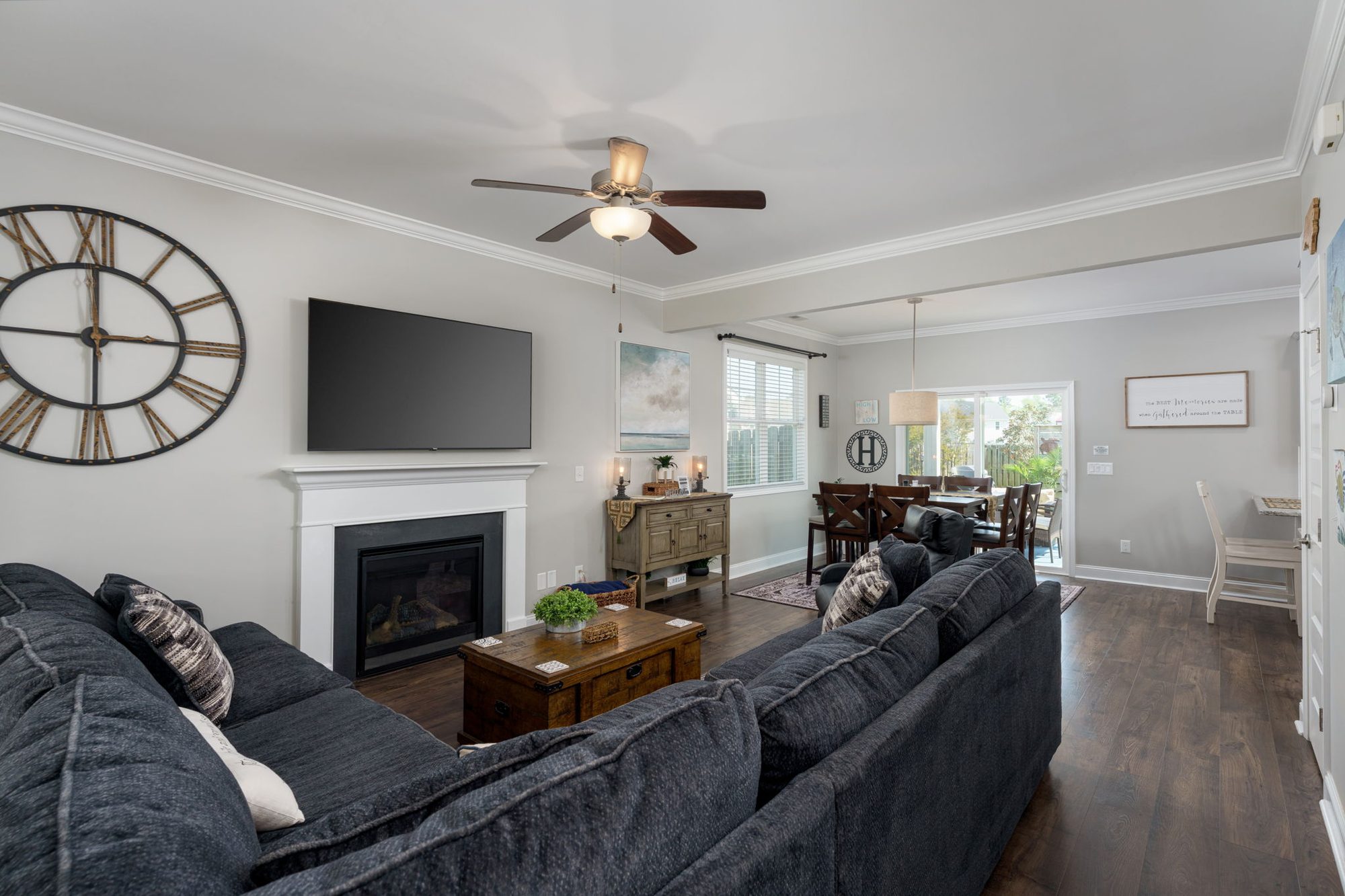 Spacious living room
