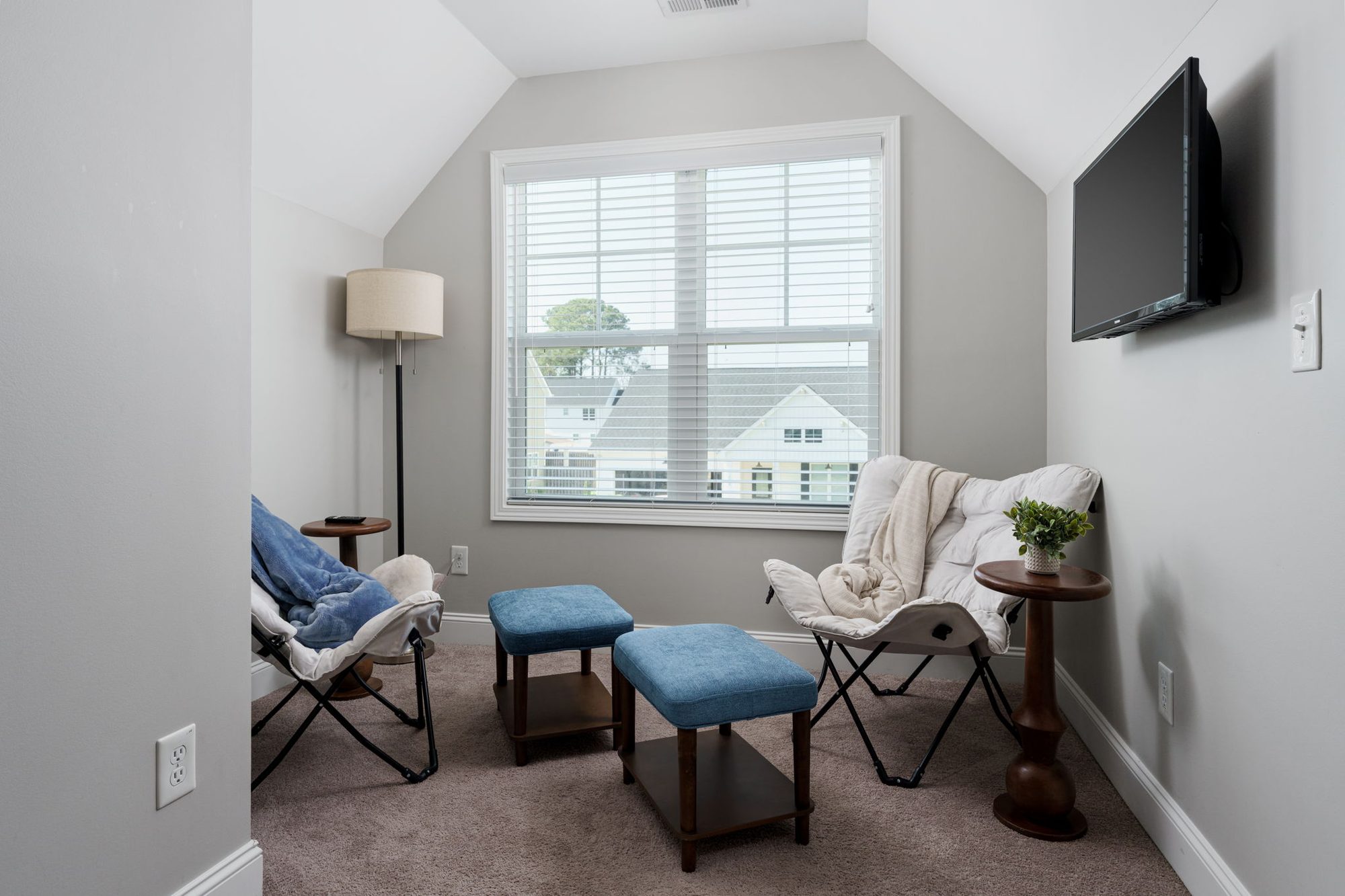 Primary king suite — additional view