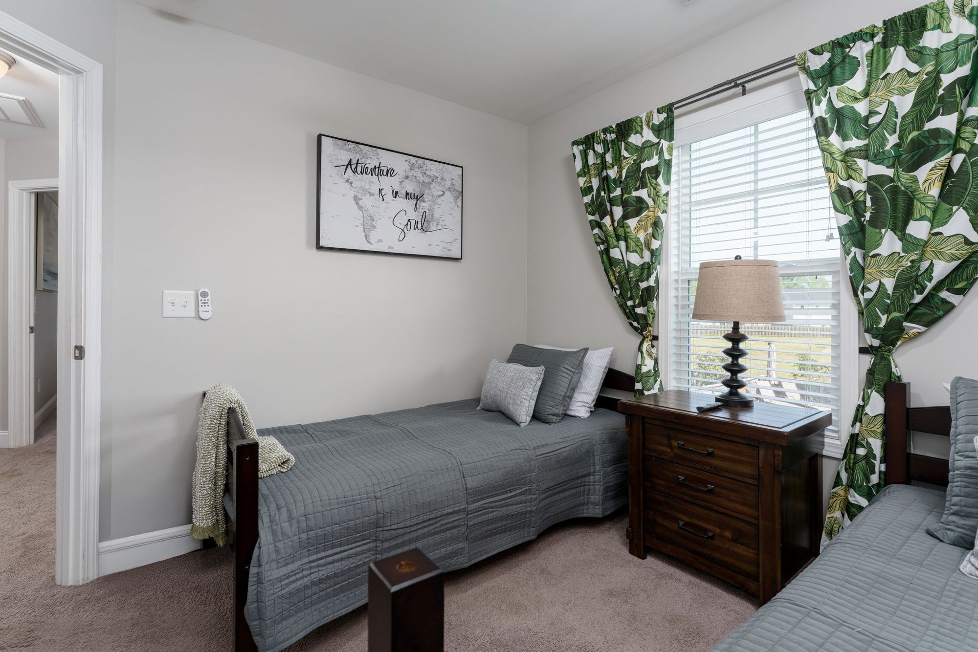 Twin bedroom — another view
